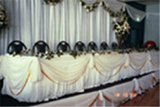 A beautiful bridal table can be even more stunning